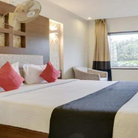 Klase Hotels Madras Buitenkant foto