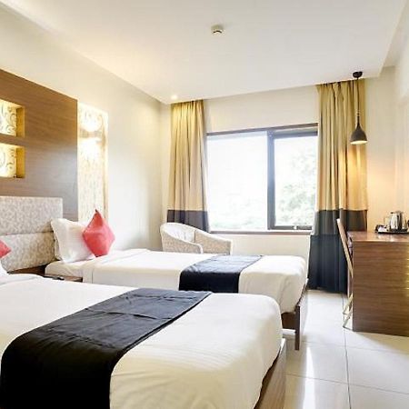 Klase Hotels Madras Buitenkant foto