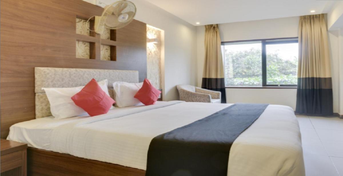 Klase Hotels Madras Buitenkant foto