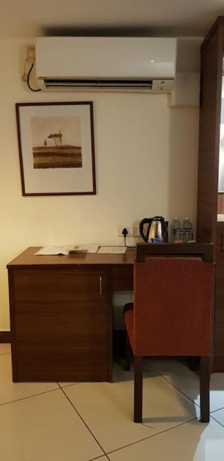 Klase Hotels Madras Buitenkant foto