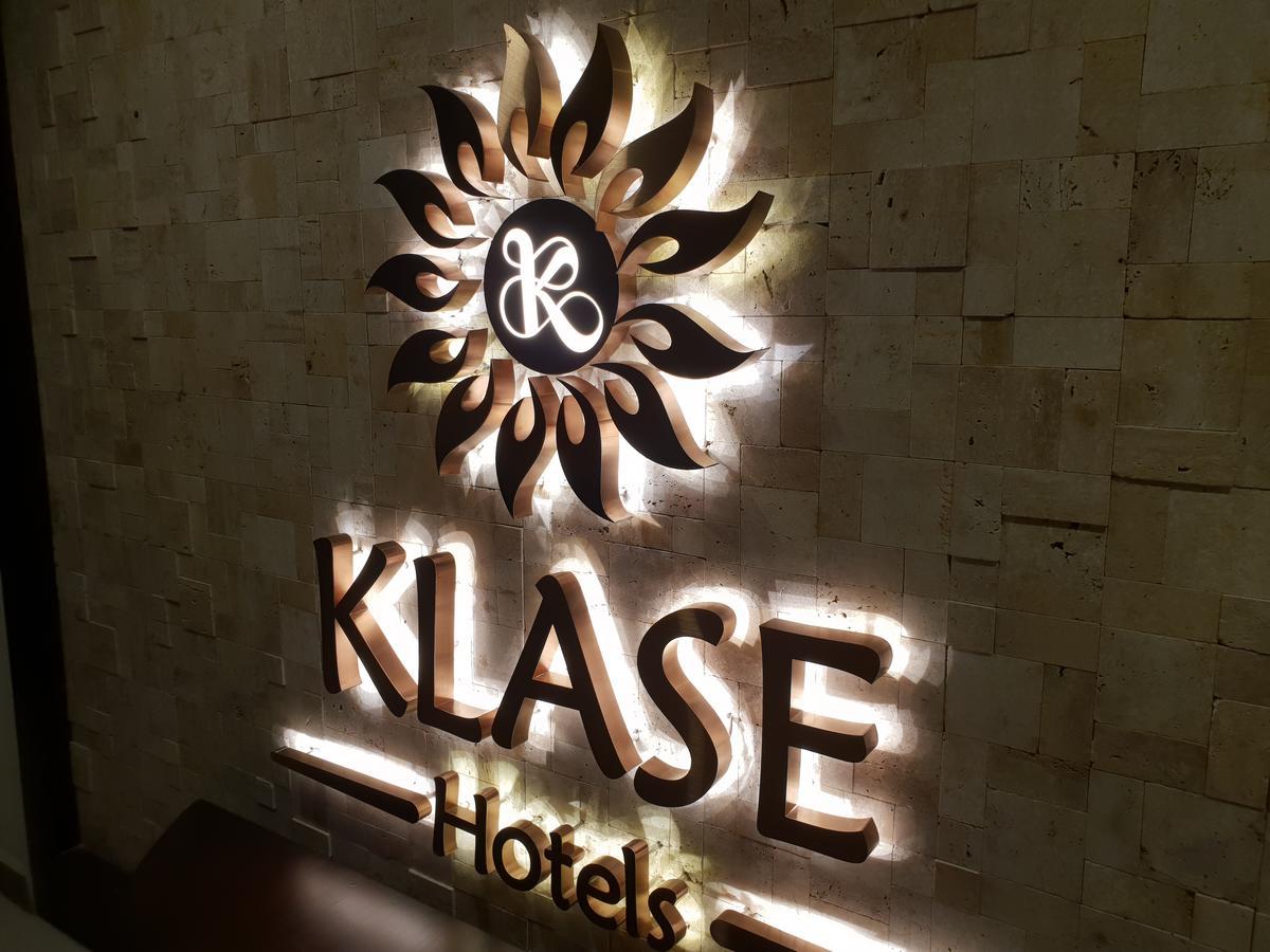 Klase Hotels Madras Buitenkant foto